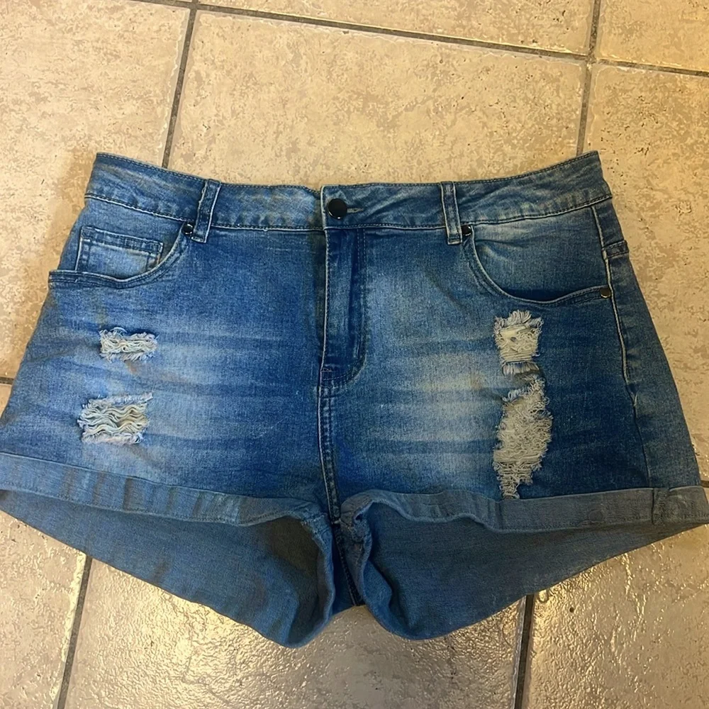 💙Blue jean shorts, distressed, cuffed legs, Size XL💙